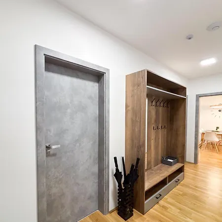 Apartamento Na Pomezí *